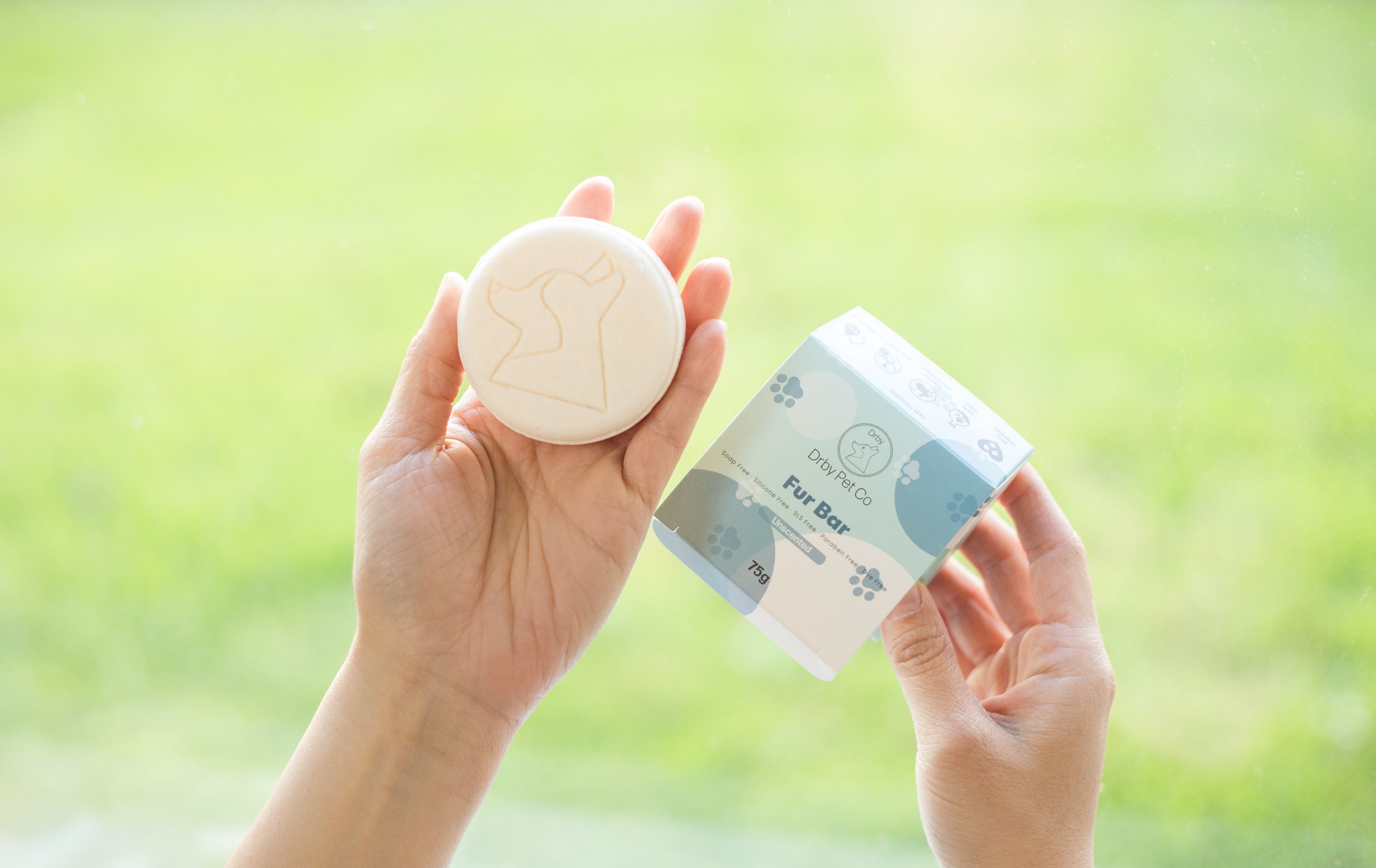 Soap-free conditioning shampoo bar for dogs with sensitive skin